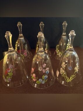 6 pcs 1986 Avon Birthday Bells
24% Lead Crystal Glass
Bell w/Flowers Approx 6".